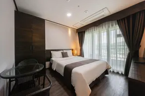 CS Premier Hotel - Image 4