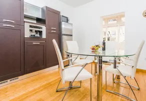 Marble Arch Home - Image 4