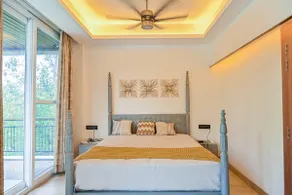 Suite room in a luxury villa - Image 2