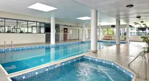 Harbour Luxe Stay - Pool, Gym and Parking - Image 4