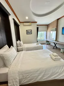 Dee Prom Hotel - Image 2