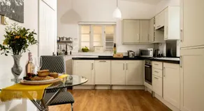 Bulverton House Holiday Cottages - Image 2