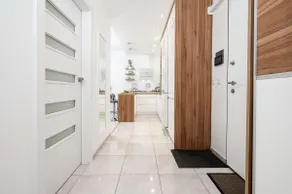 Lumina I Spacious 2BR Apartment with Parking I AC I Balcony I in Warsaw - Image 5