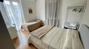 B&B Iris - Image 2