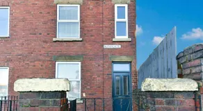 4 Bedroom, 2 bathroom house - Free Parking - Image 4