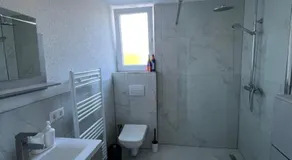 Moderne helle 2 Zimmer Wohnung Neubau - Image 2