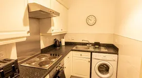 Warm Welcoming Paisley Stay Near Transport Links - Pass the Keys - Image 3