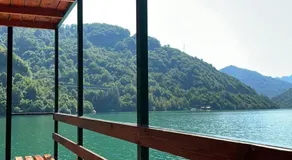 Lakeside Luxury Apartments - Image 2