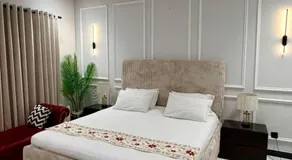 Luxury Private Room Canal Rd Near Galleria - Image 5