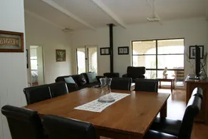Pet friendly country home with pool - Image 5