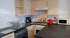 Lovely 1-bedroom flat within minutes from the beach! - Image 5
