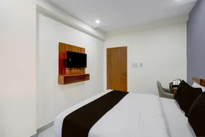 Super Townhouse Gachibowli Flyover Hyderabad - Image 2