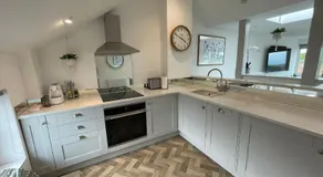 Lees Lookout Holt ,2 bedroom luxury apartment with private parking - Image 4