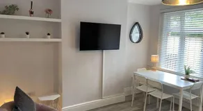 Modern Ground Floor Garden Apartment With Parking - Image 5