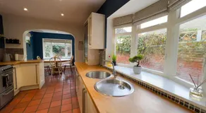 Stylish 4 bed house with parking in central Norwich - Image 4