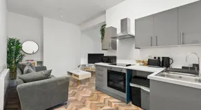 Modern 2 bedroom flat in Woolton Village - Image 3