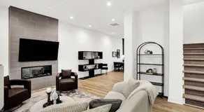 Luxury Townhouse with Fireplace Rooftop Deck Close to Downtown-Family Friendly - Image 2
