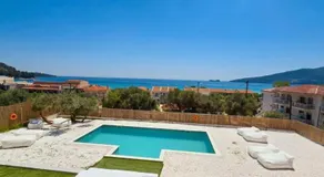 Pnoé Sea View Suites - Image 3