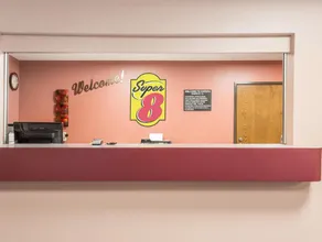 Super 8 by Wyndham Dwight - Image 4