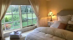 Hawk's Nest Bed & Breakfast - Image 2