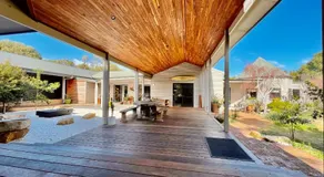 Grape Juice Retreat Rustic romantic gateway 5mins to beaches & town - Image 3