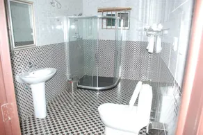 Obaa'S Golden Plaza Hotel - Image 4