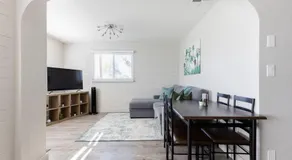 Spacious 2BR Condo, Steps to Downtown Gilbert, King Bed & Laundry - Image 4