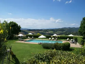 Ferienhaus in Montone mit Pool & Terrasse - Image 1