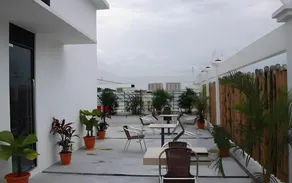 Green Hotel - Image 5