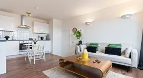 Cozy 1-bedroom home in Greater London - Image 2