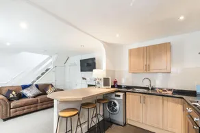 Modern Exeter City Cottage Howell Road - Image 3