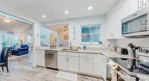 Updated home with great outdoor space - close to the beach - Image 2