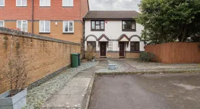 Surrey Stays - 2 Bedroom House, RH1, Contractors Welcome, Sleeps 5 max, 2 Parking Spaces, Near Town Centre, Train Station and Gatwick Airport - Image 4