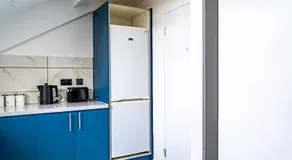 Stylish Luxury 2-Bed Newly Renovated flat - Image 4