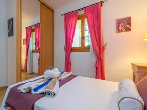 Spacieuse villa adaptée aux familles avec piscine privée, barbecue et jardin - Image 5