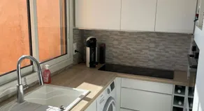 Appt T2 refait à neuf - vue mer dans résidence avec piscine - Image 4