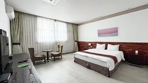 U Castle Hotel - Image 5