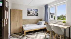 Boarding House Rooms with Kitchen, Parking & 24h Self Check-in - Image 2