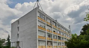 LEM Suburban Apartment - Image 5