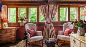 Historic, Hidden, Cosy, Log Burner, 10mins walk to Holmfirth - Image 3
