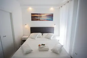 Garden Luxury Rooms - Image 4