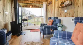 The Suffolk Hut - Image 2