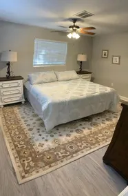 Stylish Updated Retreat Large for Family Reunion or Fun Time with Friends Close to Beach and Shop - Image 3