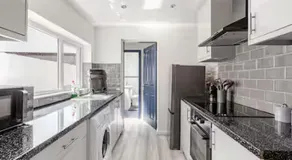 3Bed 2Bath house - Free Parking - Close to Everton & Liverpool FC- Managed by Chique Properties Ltd - Image 3