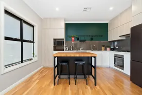 Bright 2-Bed Townhouse with Balcony & Garage - Image 3