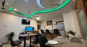 Hotel glitter - Image 3