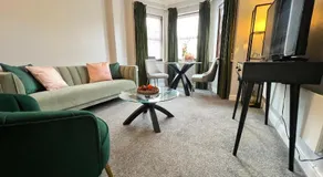 18PG Dreams Unlimited - Budget Flat w free parking - Slough Windsor Heathrow - Image 2