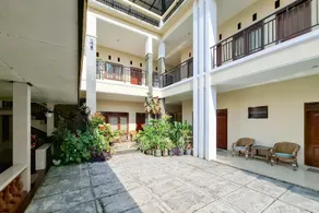 Hotel Muncul Sari Near Bukit Sekipan Tawangmangu RedPartner - Image 2