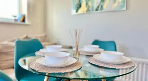This weekend Two double rooms with parking in quiet well kept flat - Image 4