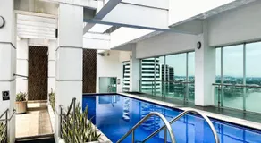 Suite elegante con piscina y jacuzzi - RiverFront 2 - Image 2